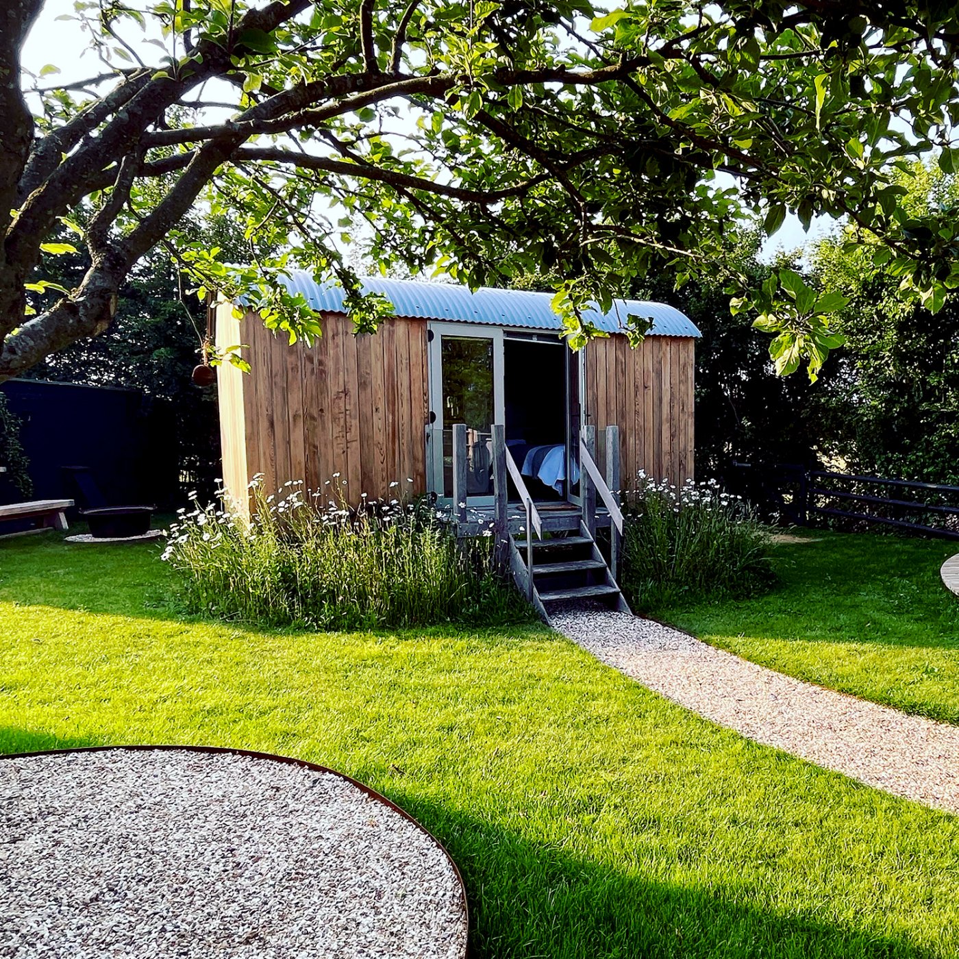 Stunning Shepherds Hut set in Hampshire countryside